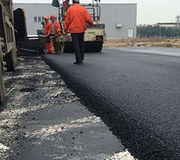 小区沥青道路沥青摊铺